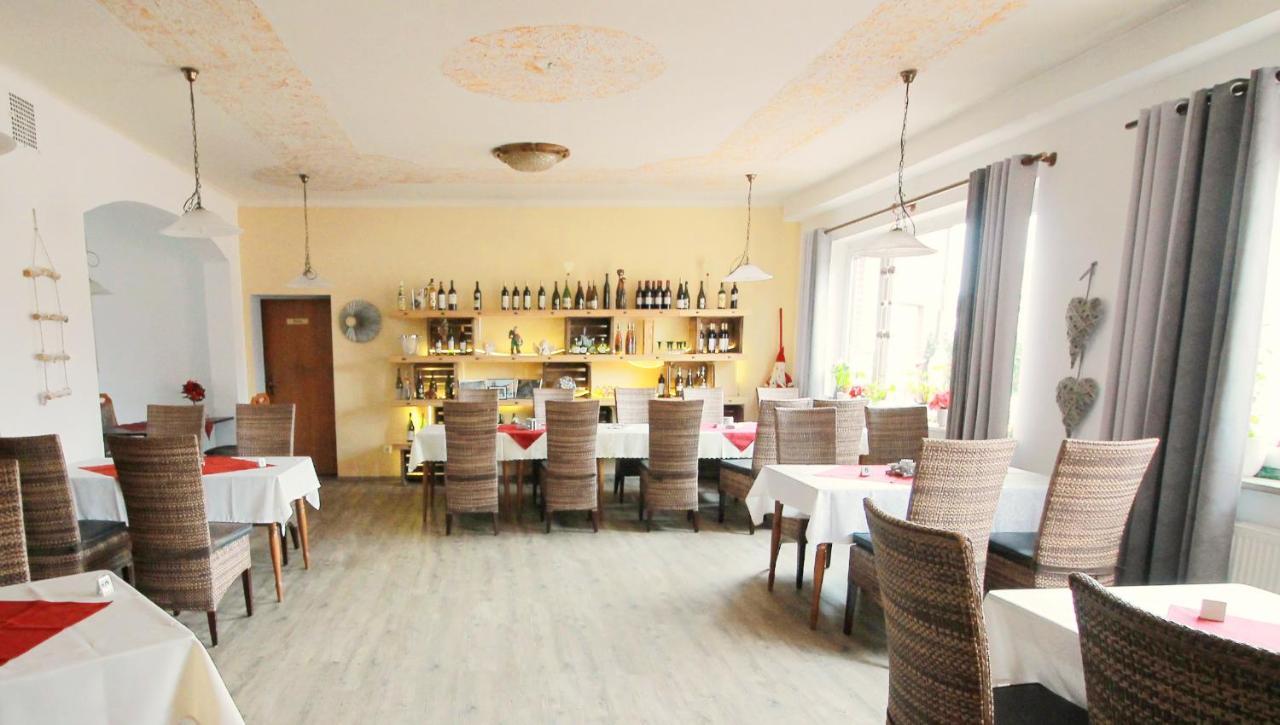 Hotel Zur Linde Hechthausen エクステリア 写真